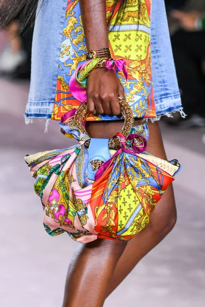 Look 64